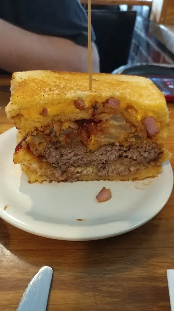 Grilled Cheese Bacon Cheeseburger